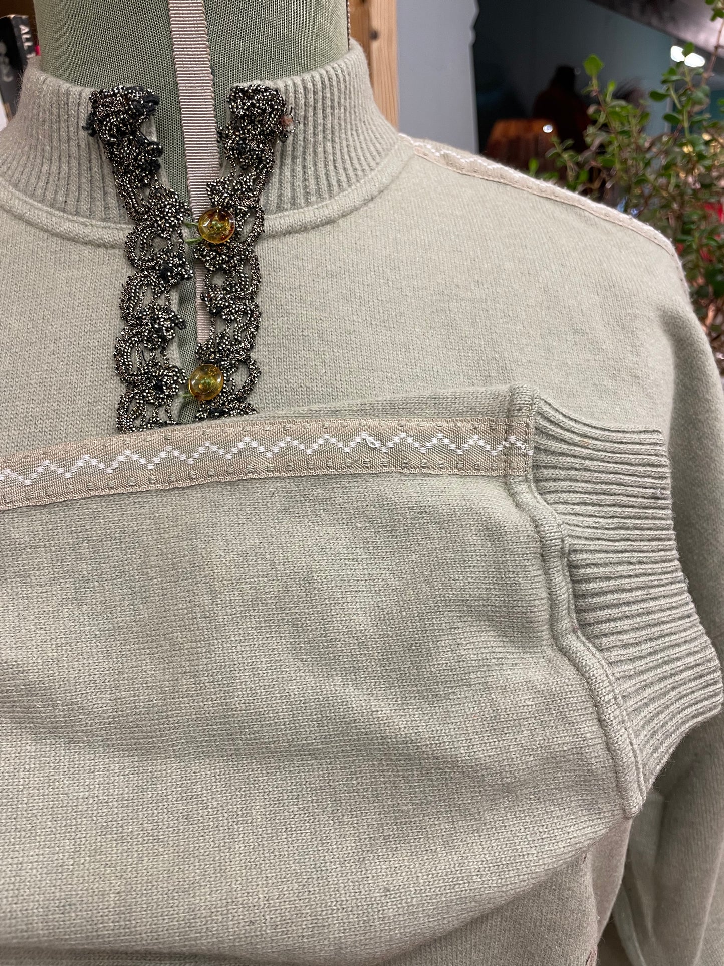Maglione in lana anni 90 con ricamo Botanico.