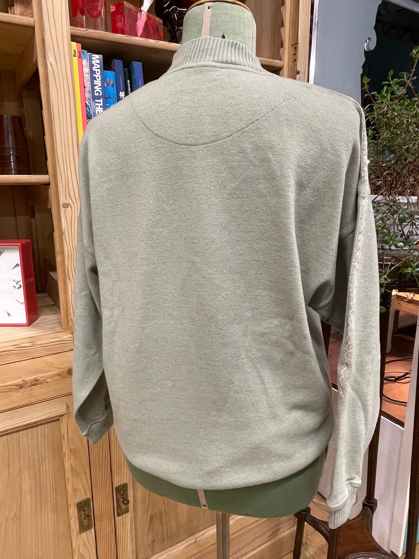 Maglione in lana anni 90 con ricamo Botanico.