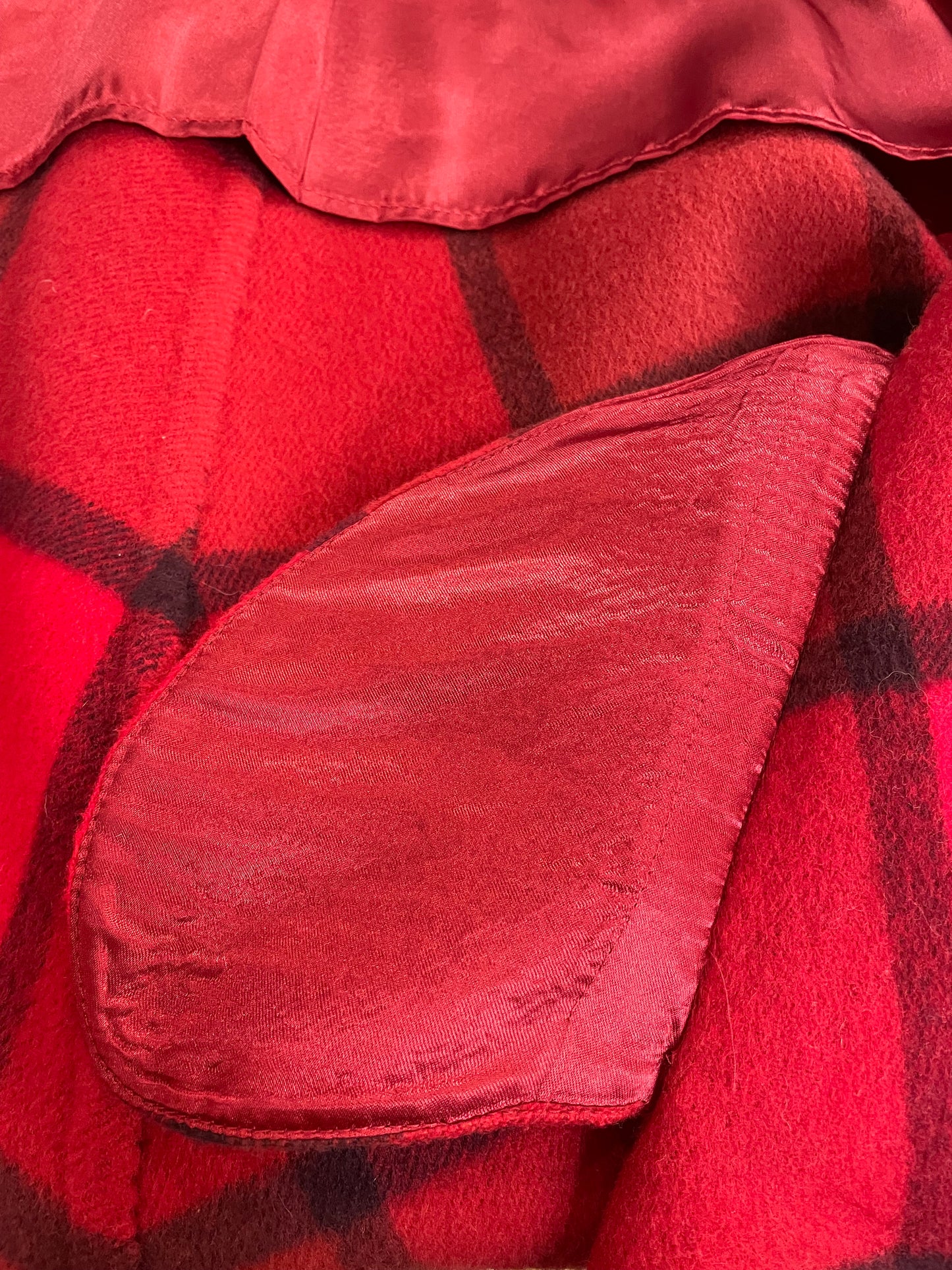 Cappotto anni 80 in pura lana vergine con fantasia a grandi quadrati rossi