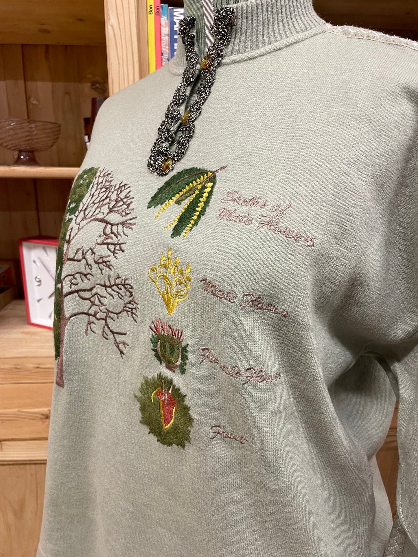 Maglione in lana anni 90 con ricamo Botanico.