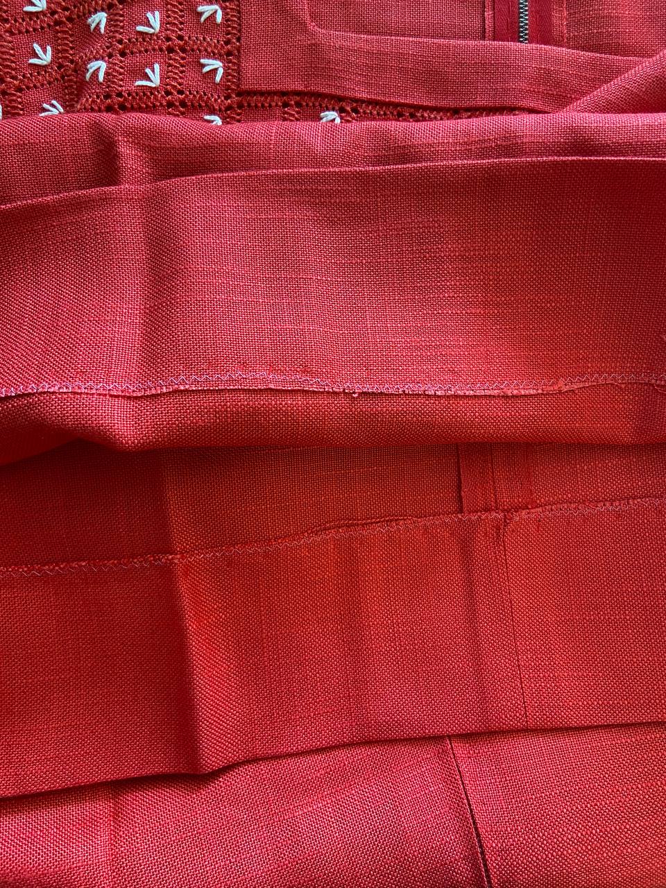 Abito sartoriale smanicato in lino