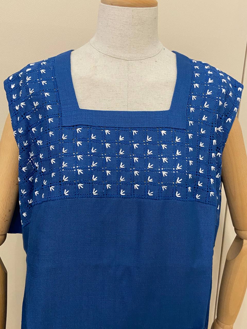 Abito sartoriale smanicato in lino - ricamato a mano - anni 60