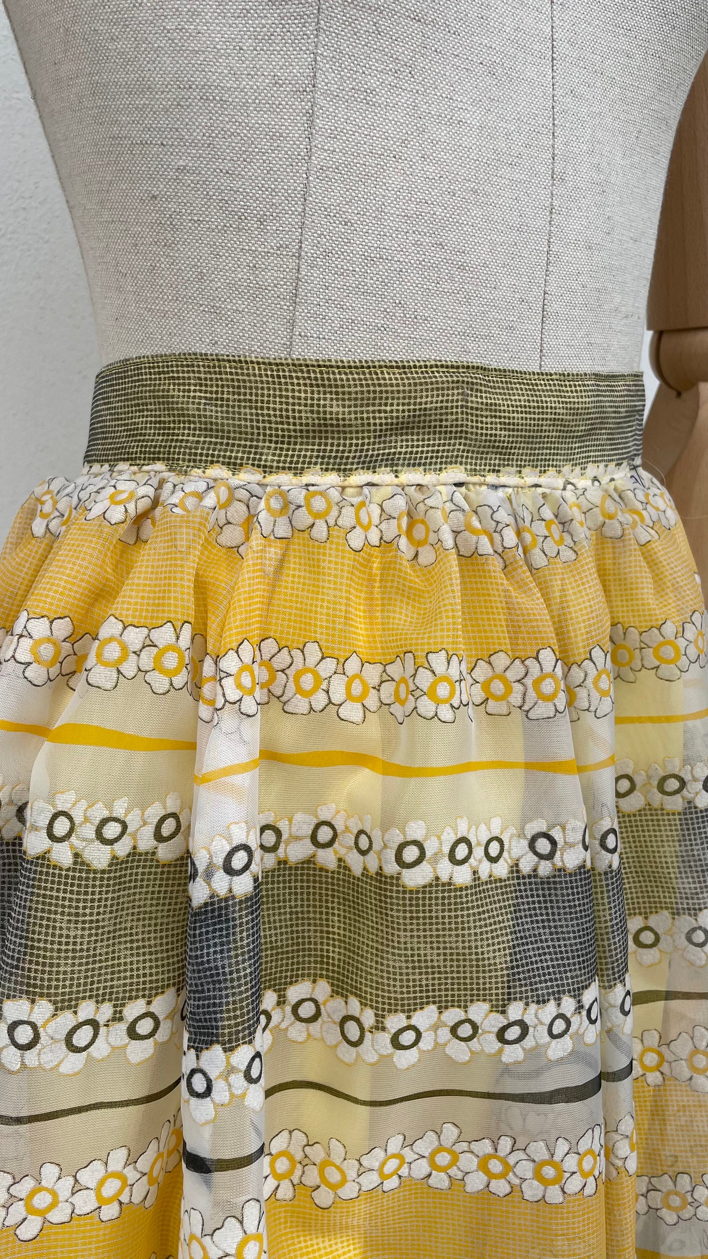 Gonna anni 70 in tulle a strisce gialle