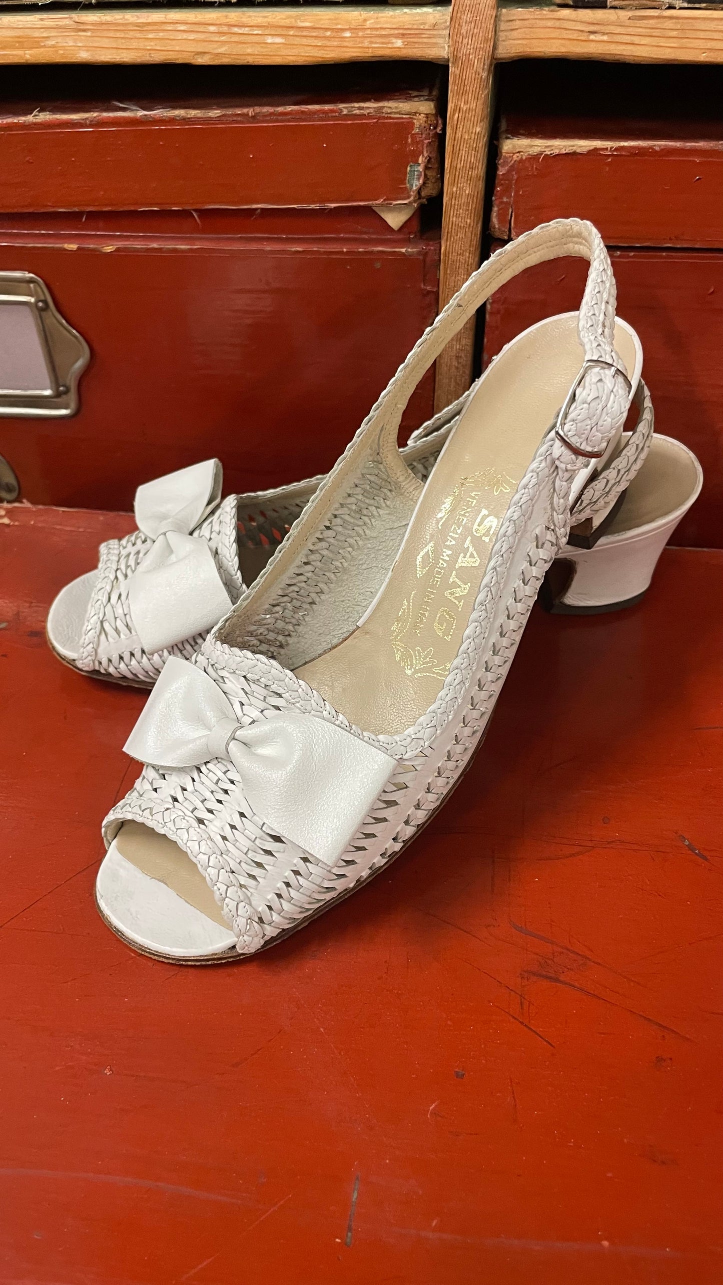 Sandalo anni 60 in pelle intrecciata