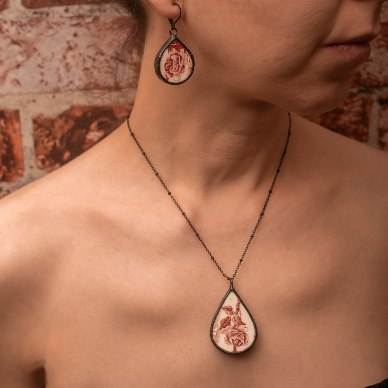 Collana con rosa rossa