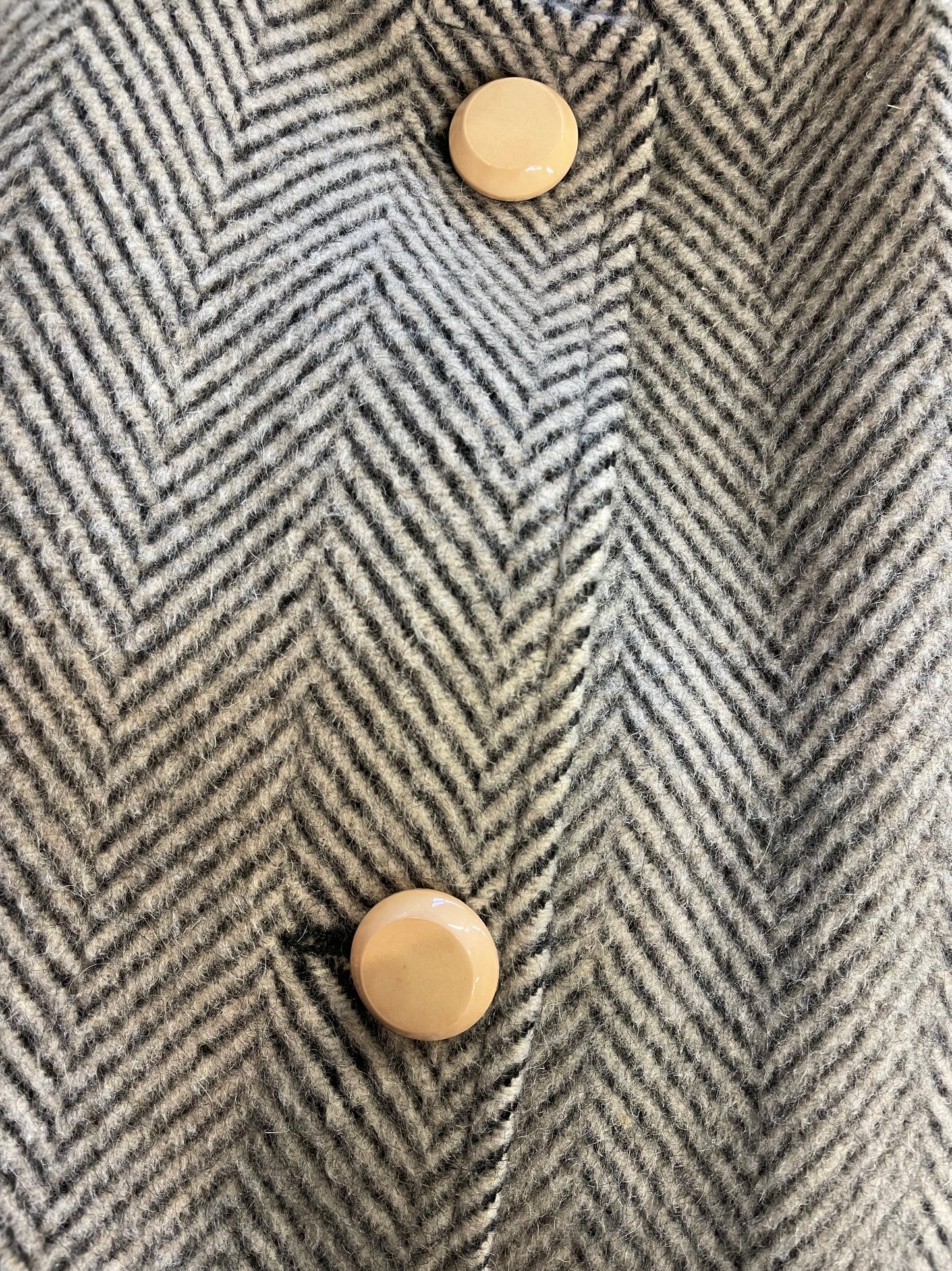 Cappotto anni 80 donna in misto lana spinapesce grigio e nero.