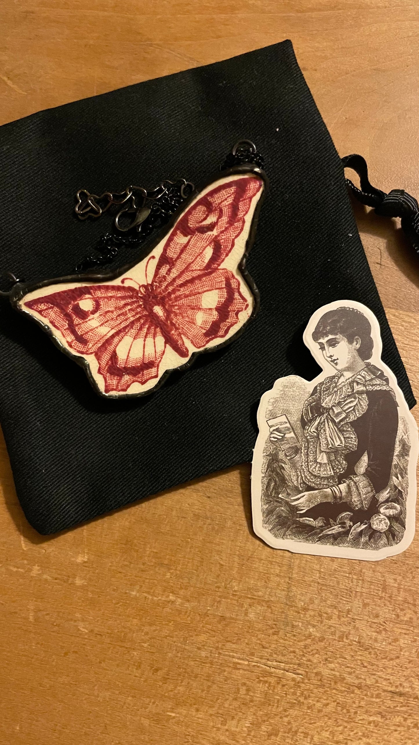Collana con ciondolo farfalla grande
