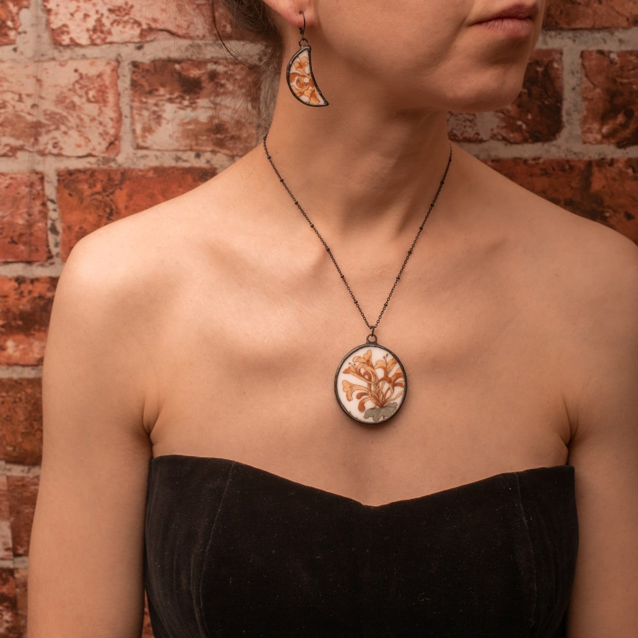 Collana con crisantemi gialli - ArtNouveau