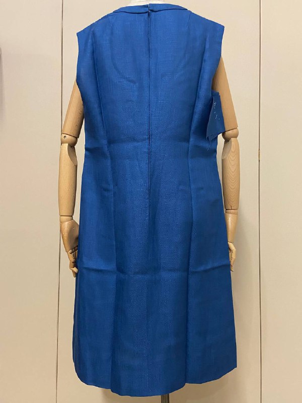 Abito sartoriale smanicato in lino - ricamato a mano - anni 60