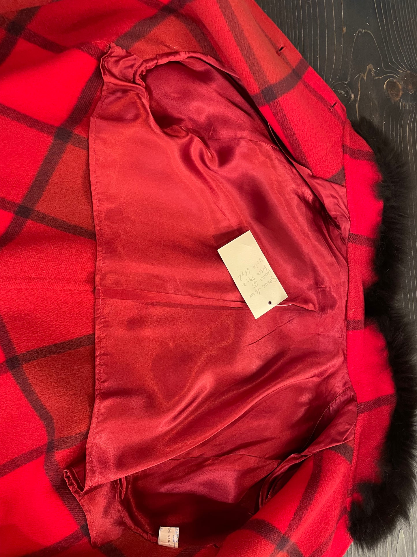 Cappotto anni 80 in pura lana vergine con fantasia a grandi quadrati rossi