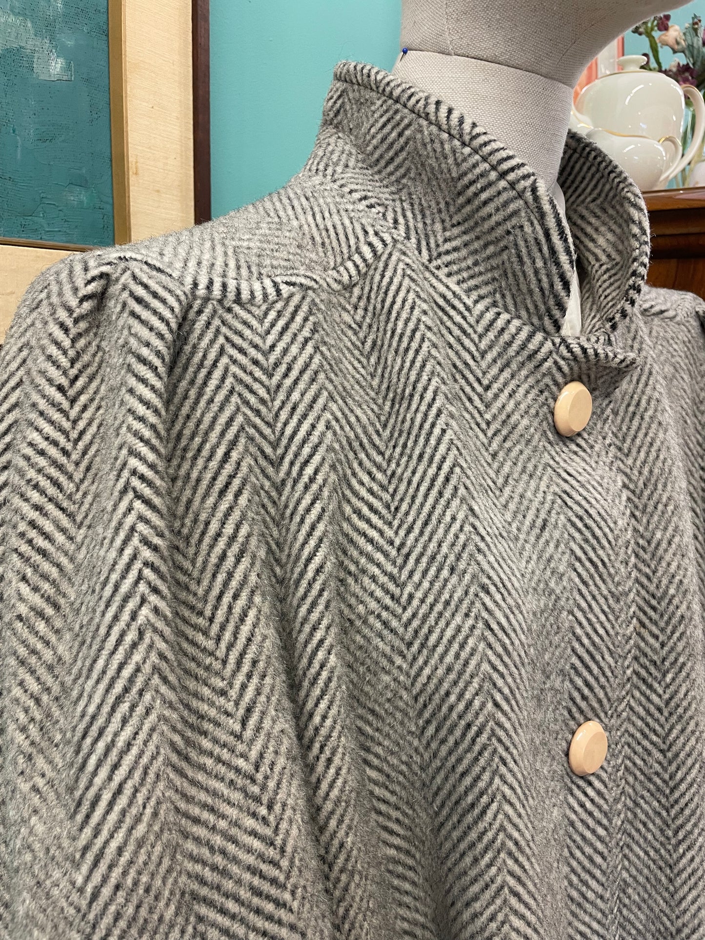 Cappotto anni 80 donna in misto lana spinapesce grigio e nero.