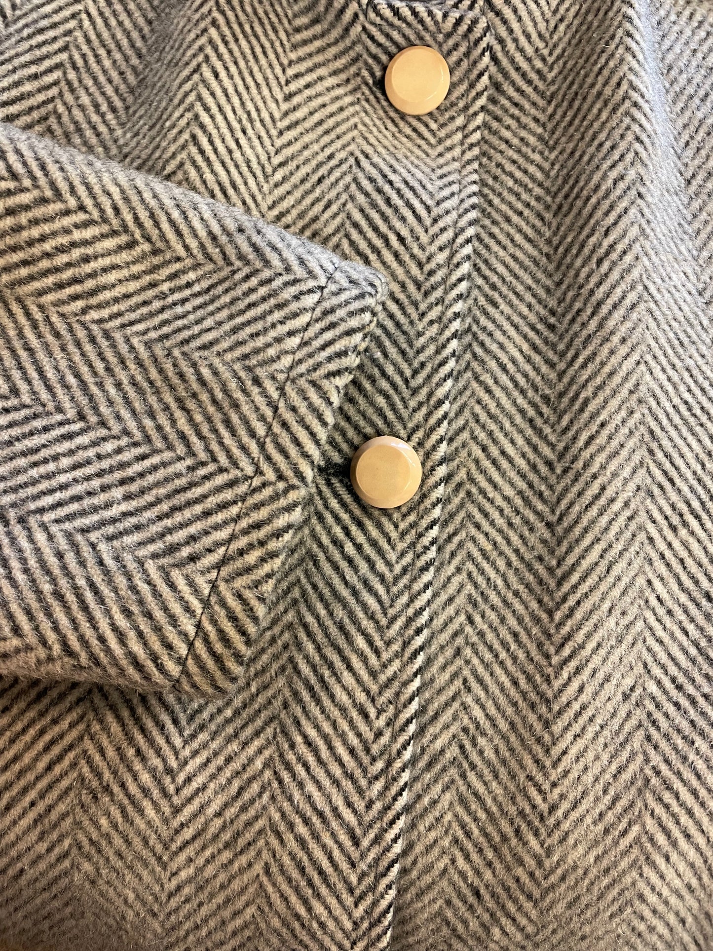 Cappotto anni 80 donna in misto lana spinapesce grigio e nero.
