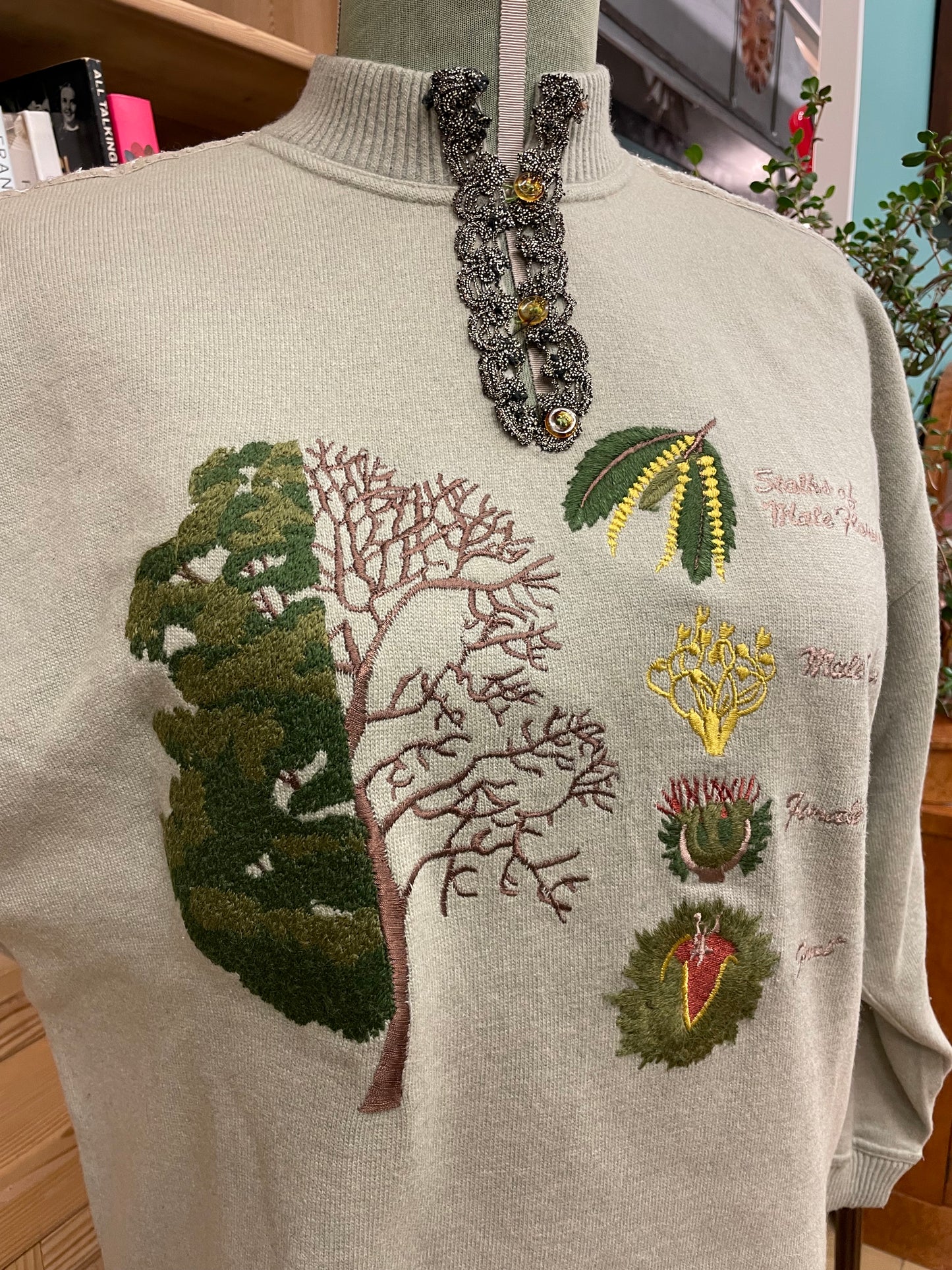 Maglione in lana anni 90 con ricamo Botanico.