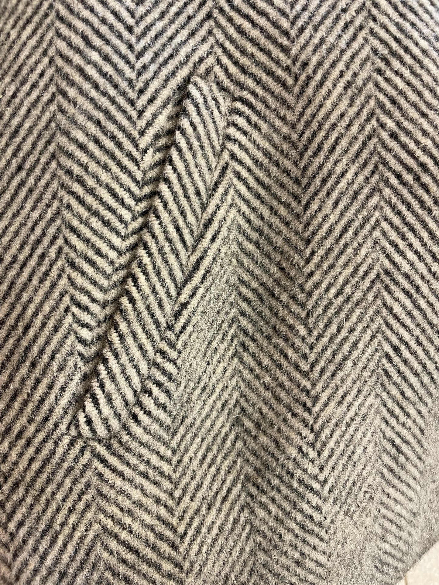 Cappotto anni 80 donna in misto lana spinapesce grigio e nero.