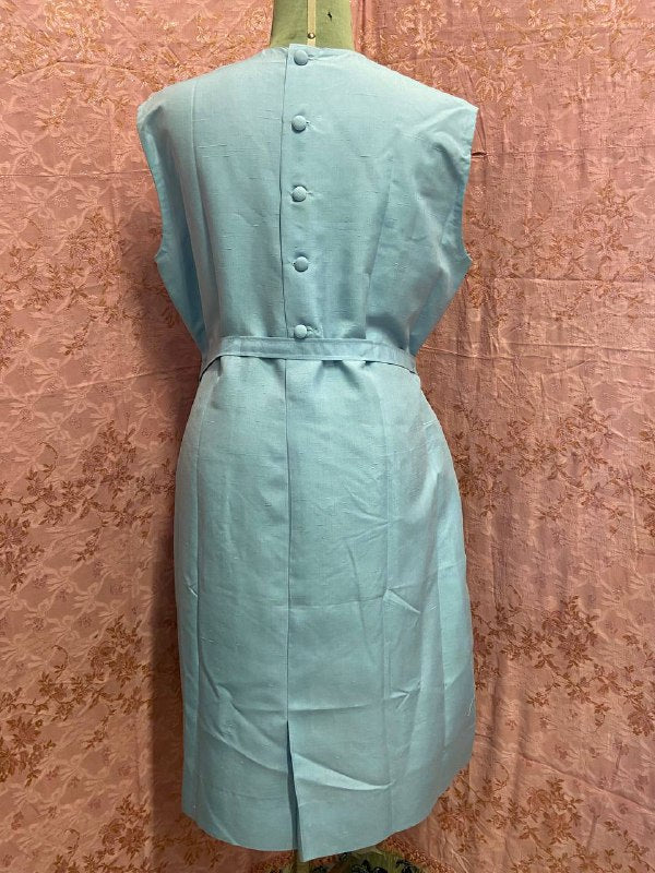 Abito smanicato azzurro in shantung di seta, tg. 56, deadstock anni '60