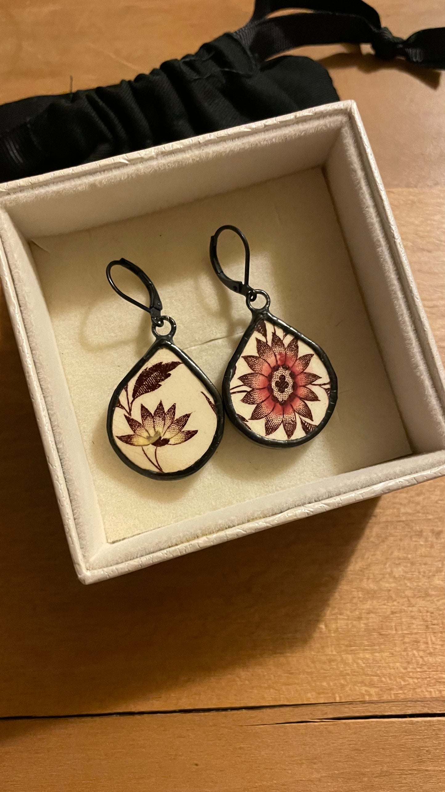 Orecchini con fiori stilizzati primi 900