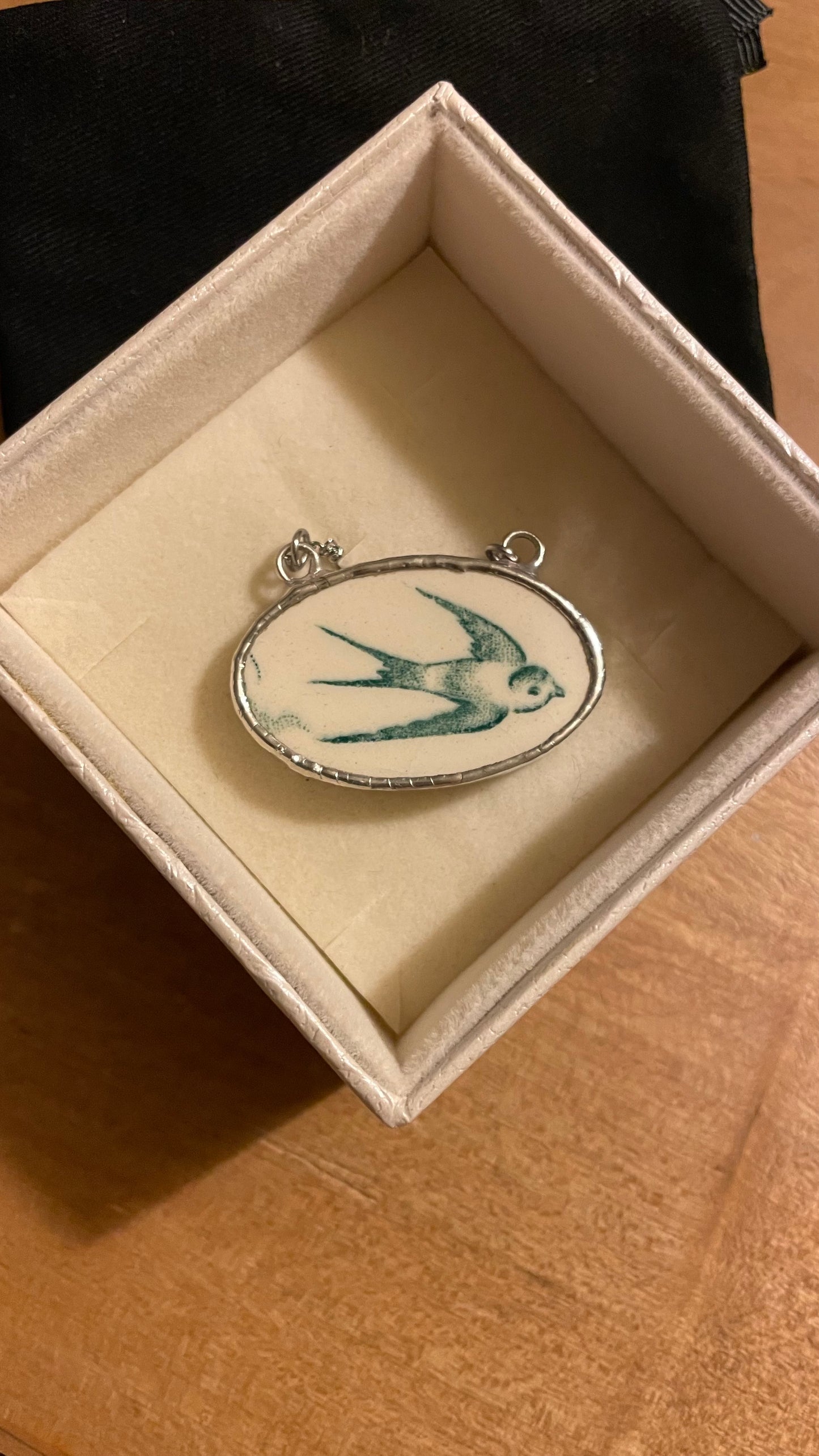 Collana con ciondolo rondine