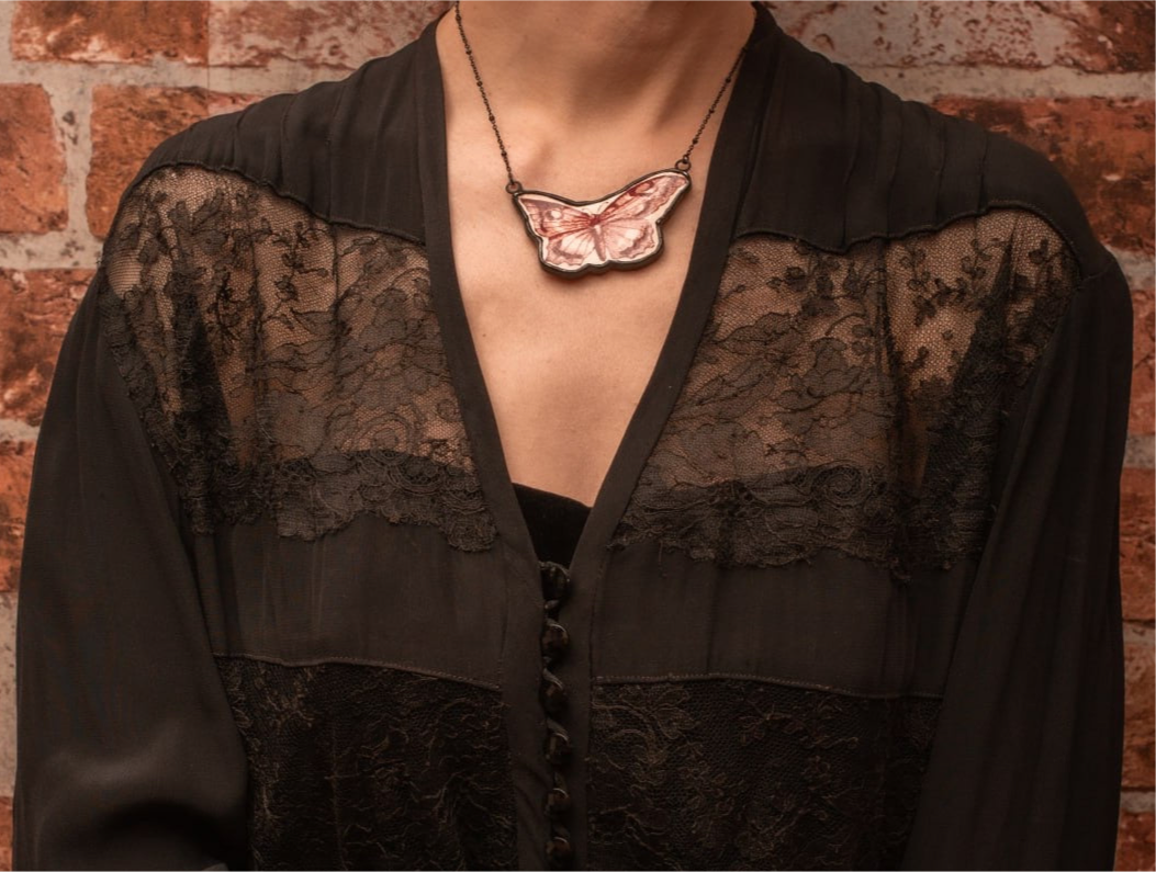 Collana con ciondolo farfalla grande