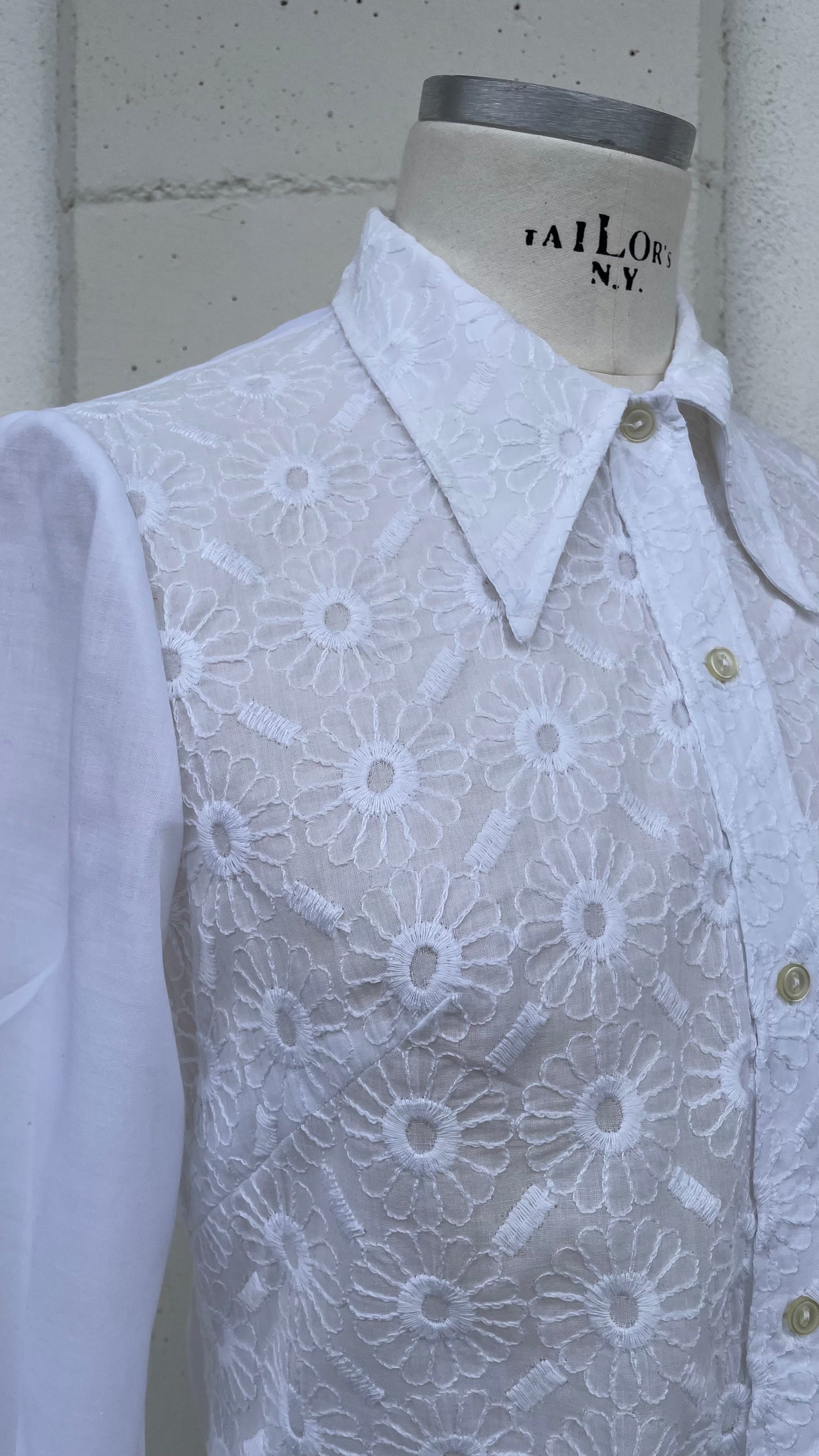 Camicia bianca anni 70 ricamata