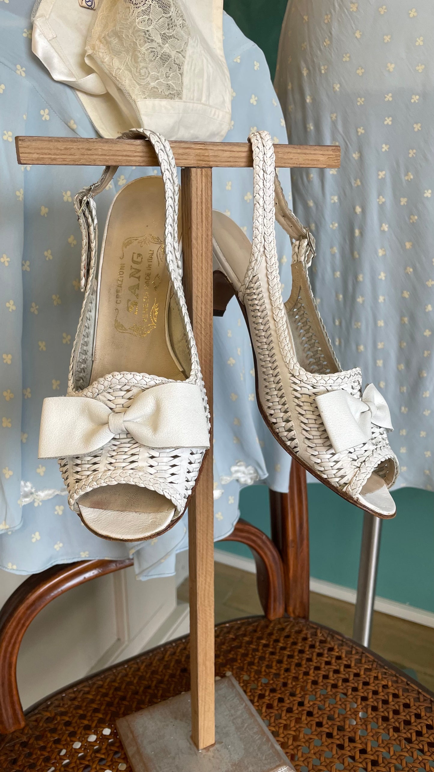 Sandalo anni 60 in pelle intrecciata