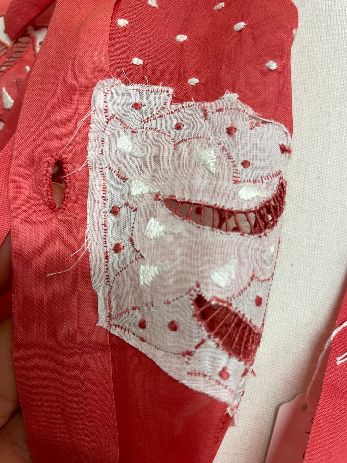 Camicetta rossa ricamata a mano anni 50 originale