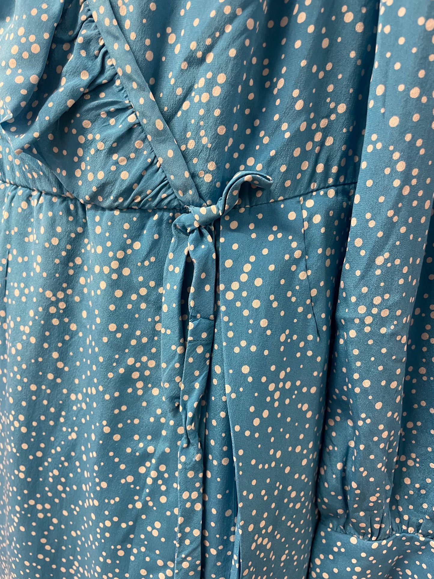 Abito in seta celeste con pois