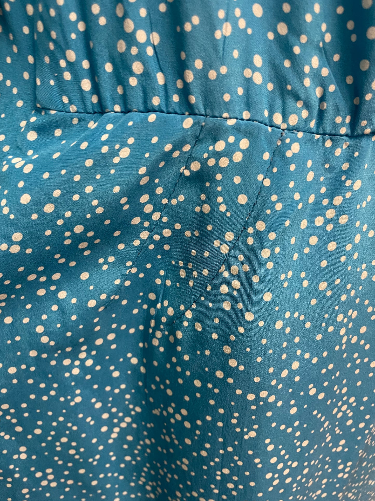 Abito in seta celeste con pois