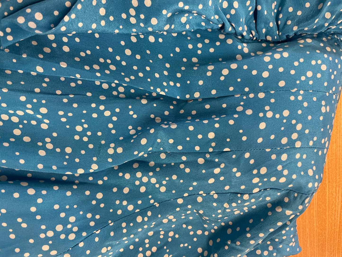 Abito in seta celeste con pois