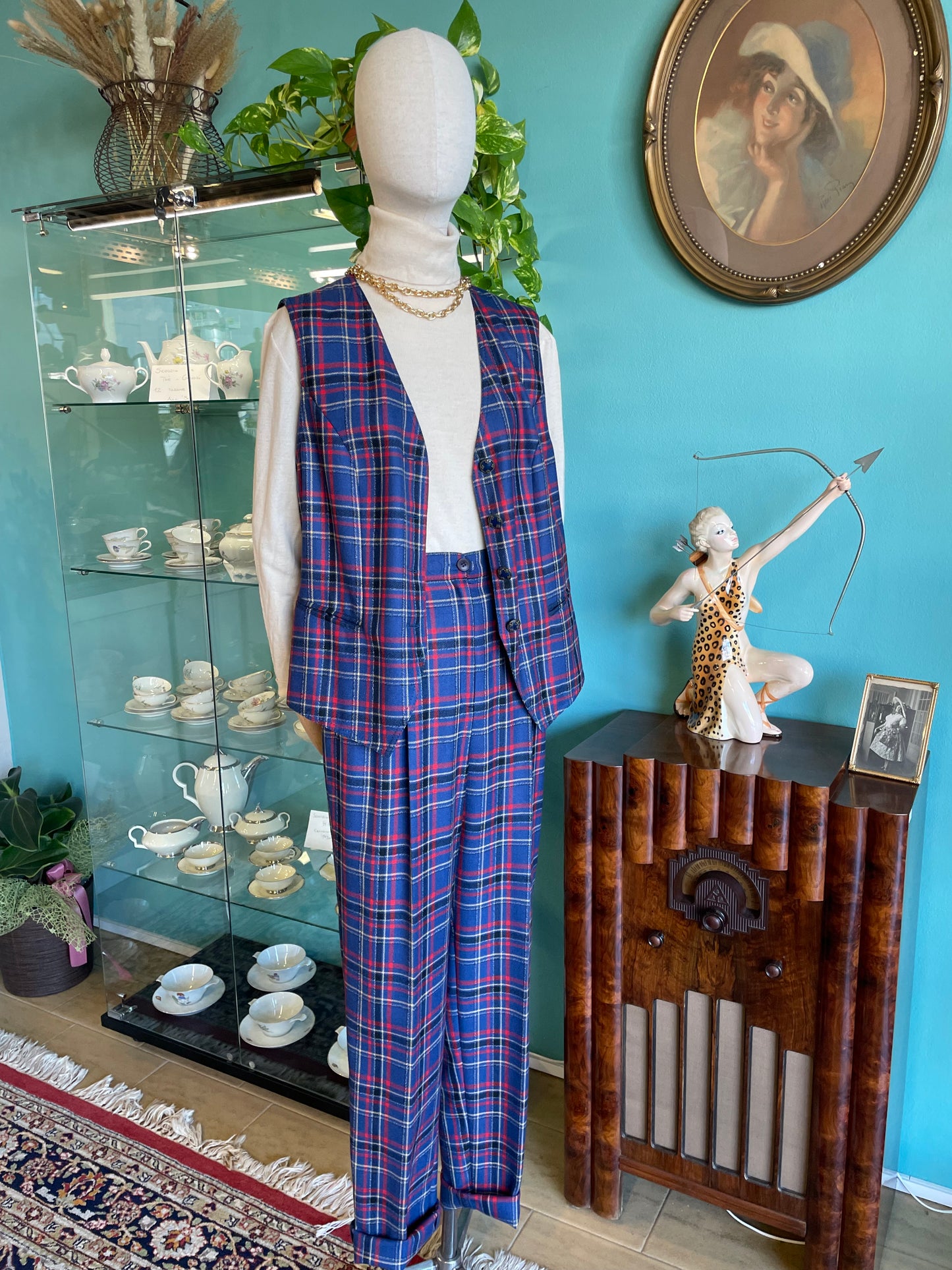 Completo 3 pezzi in pura lana vergine blu e scozzese - anni 90 - Made in Italy.