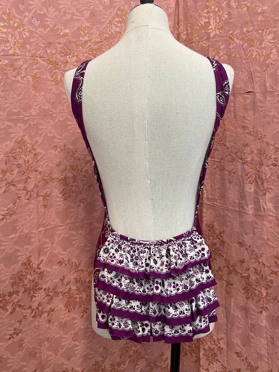 Costume intero viola Jantzen con motivo floreale e volant, tg.42, deadstock