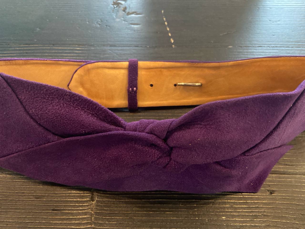 Cintura scamosciata con intreccio colore viola