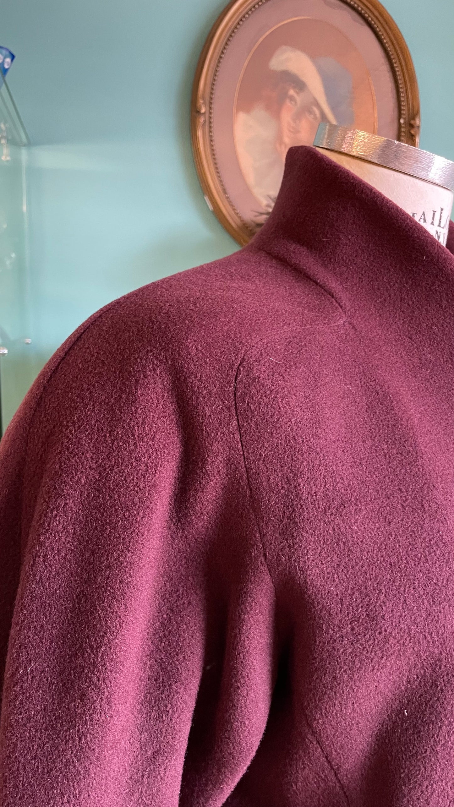 Giacca in lana sartoriale con bordatura in Astrakan nero