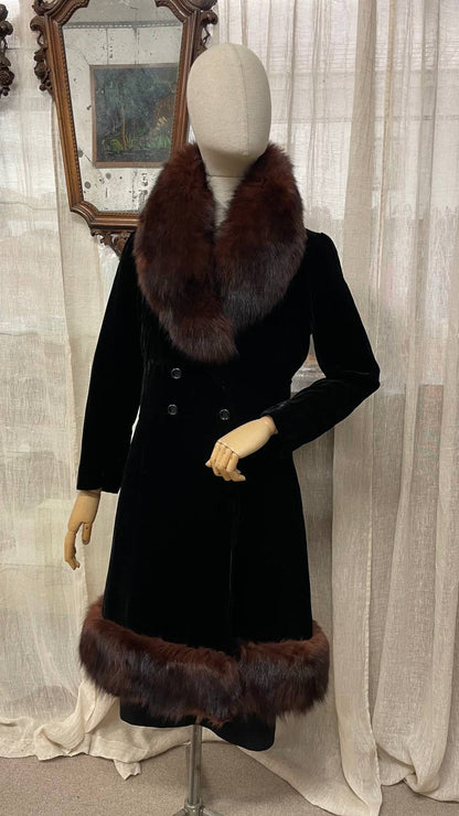 Cappotto fine anni 50 in velluto nero mod.zarina con bordi in pelliccia - tg.xs/s