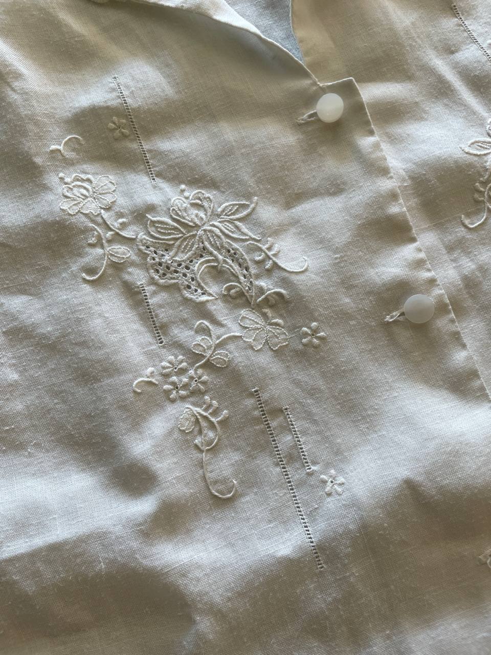 Camicia romantica in lino ricamata a mano - tg.M/L