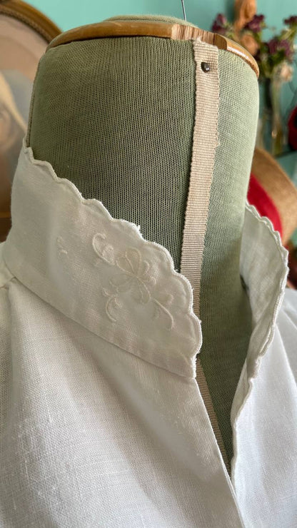 Camicia romantica in lino ricamata a mano - tg.M/L
