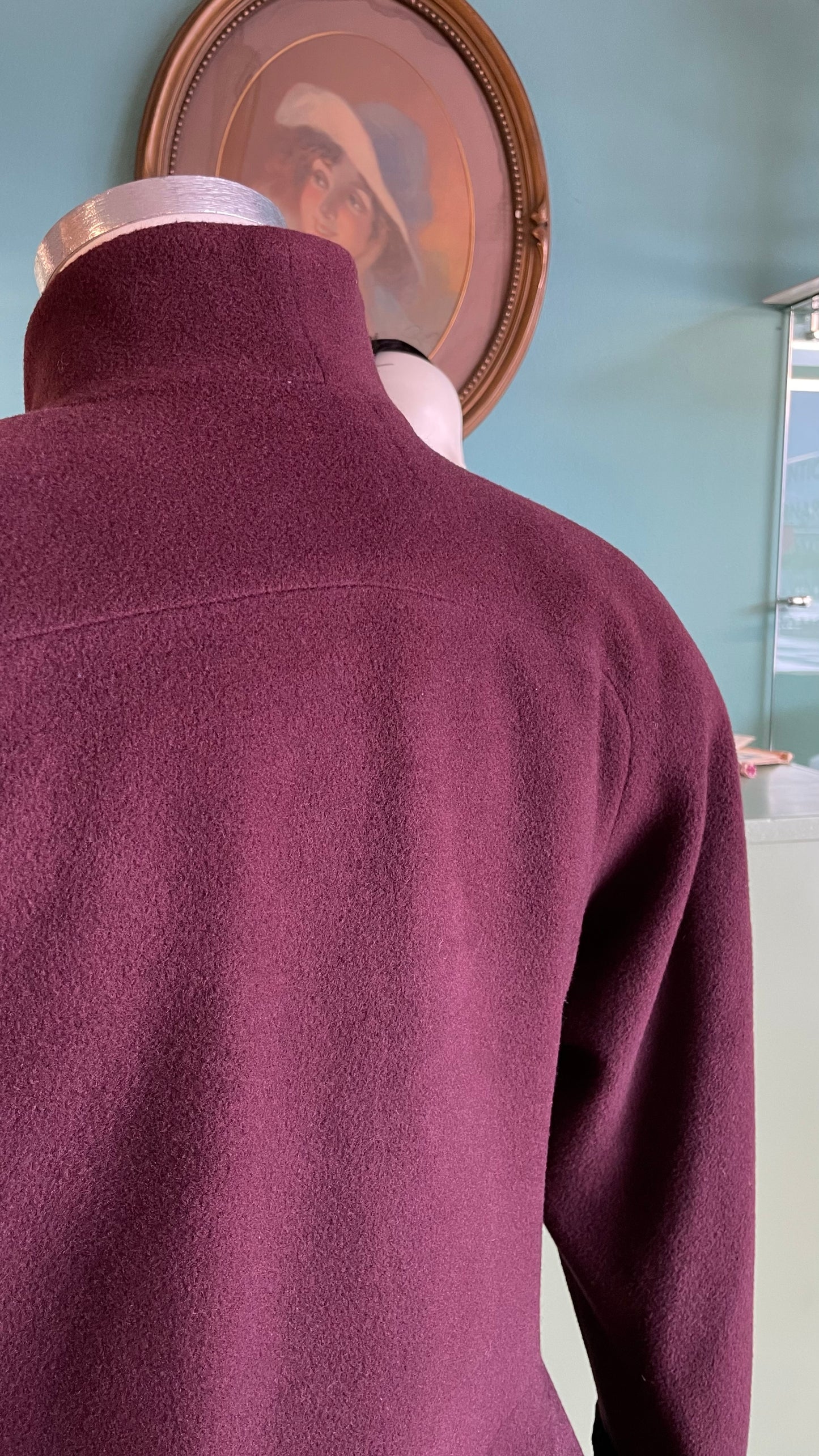 Giacca in lana sartoriale con bordatura in Astrakan nero