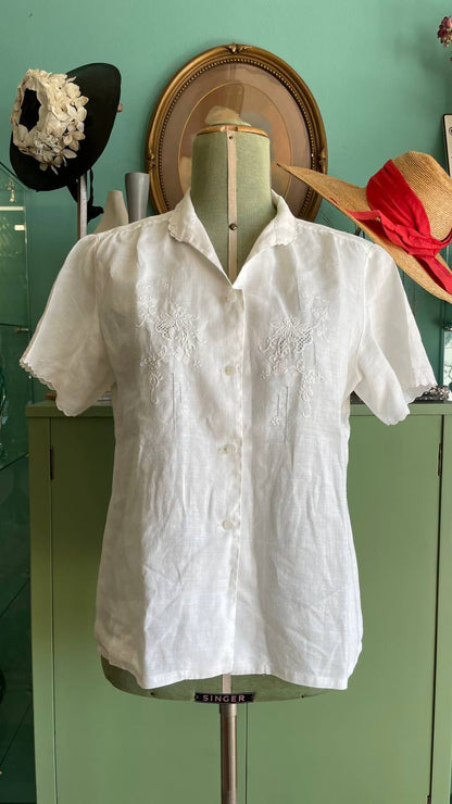 Camicia romantica in lino ricamata a mano - tg.M/L