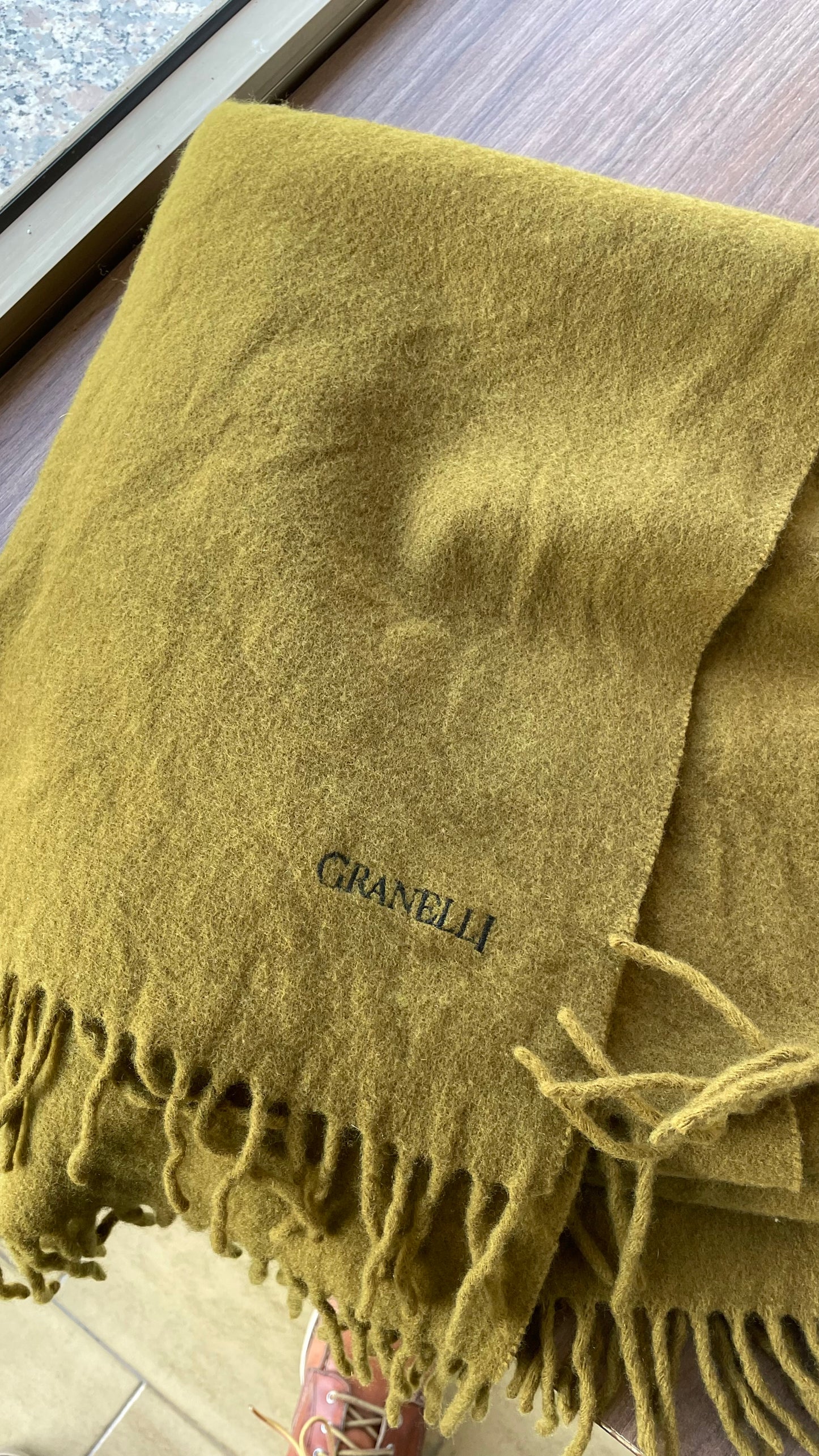 Mantella in lana morbidissima color senape