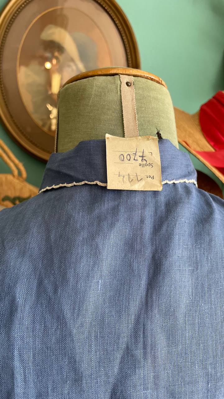 Blusa smanicata anni 50 deadstock in lino ricamata a mano - tg.M/L