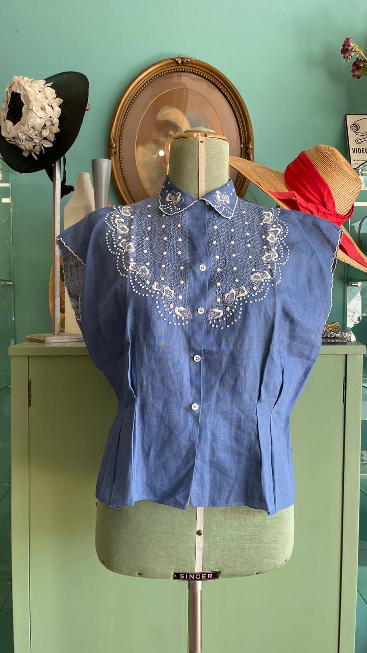 Blusa smanicata anni 50 deadstock in lino ricamata a mano - tg.M/L