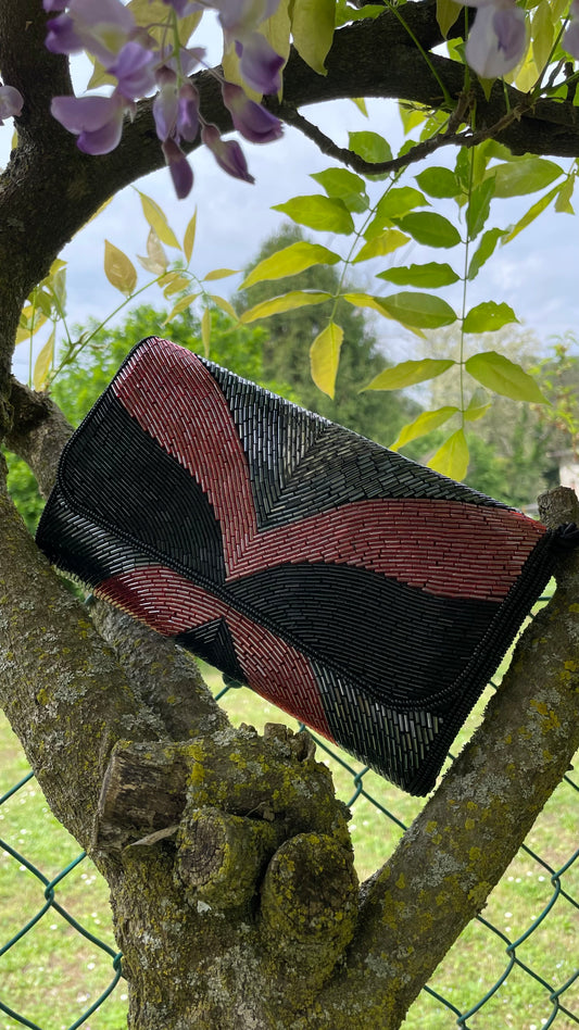 Borsetta anni 80 ricamata con perline