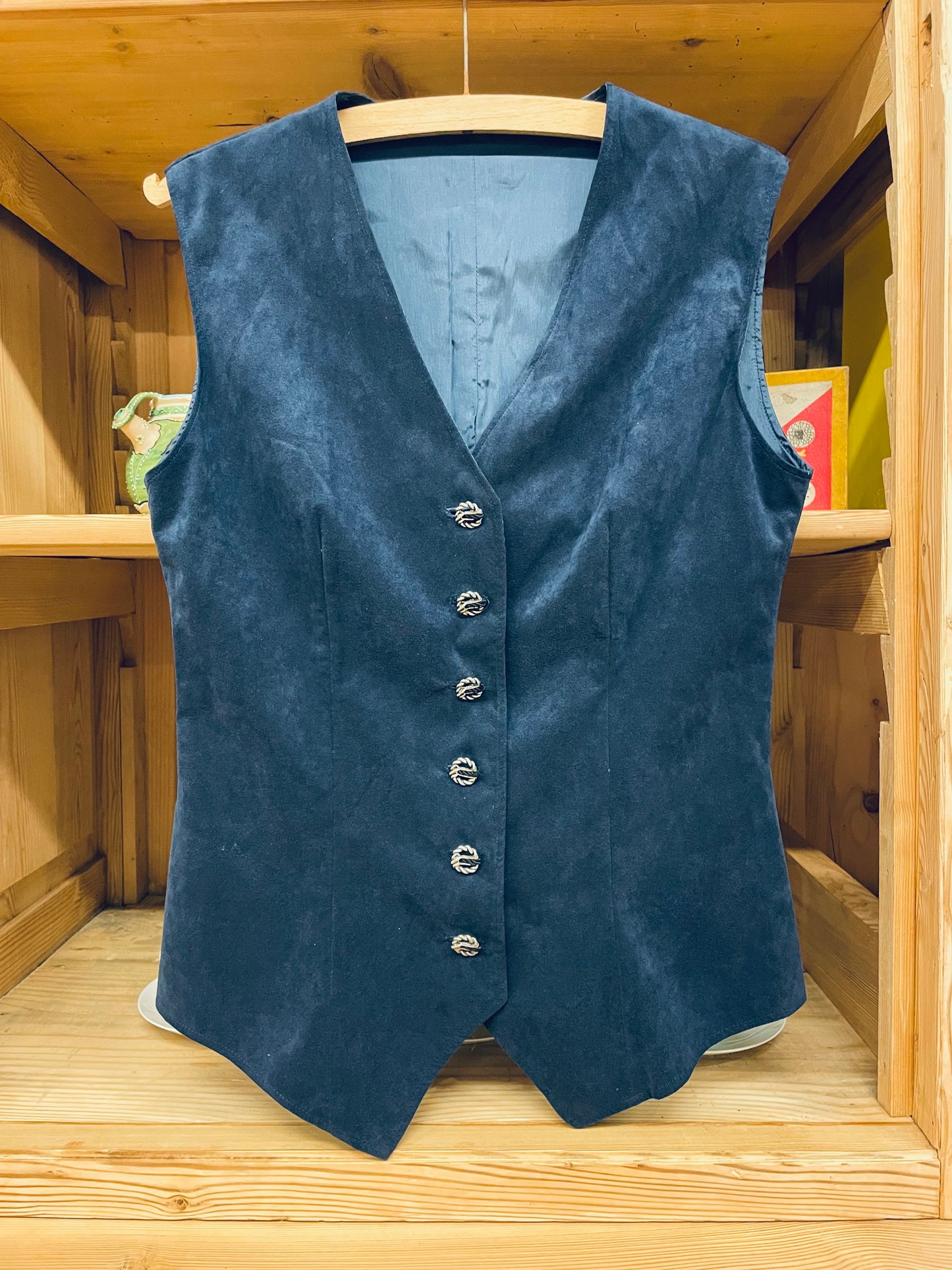 Gilet scamosciato blu notte con bottoncini