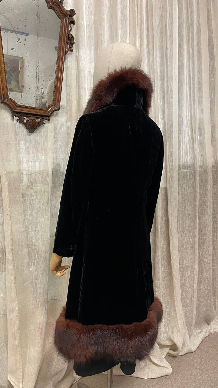 Cappotto fine anni 50 in velluto nero mod.zarina con bordi in pelliccia - tg.xs/s