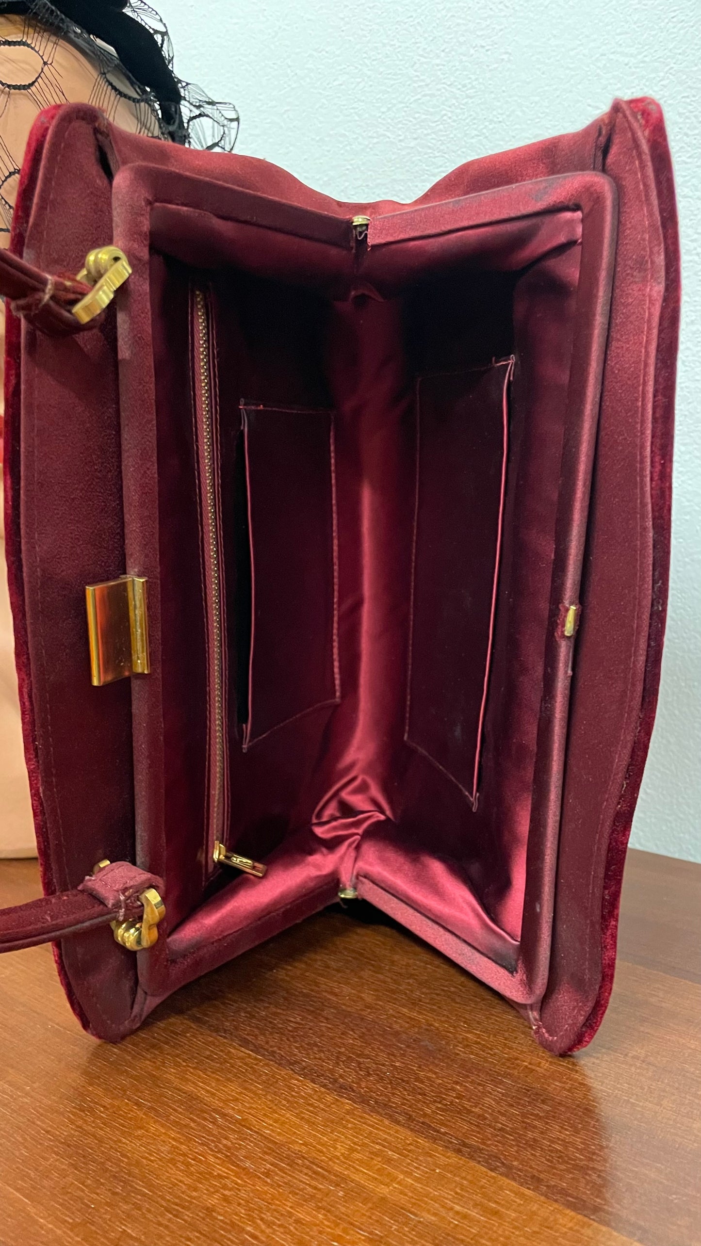 Borsetta fine anni 50 in seta e velluto col.bordeaux