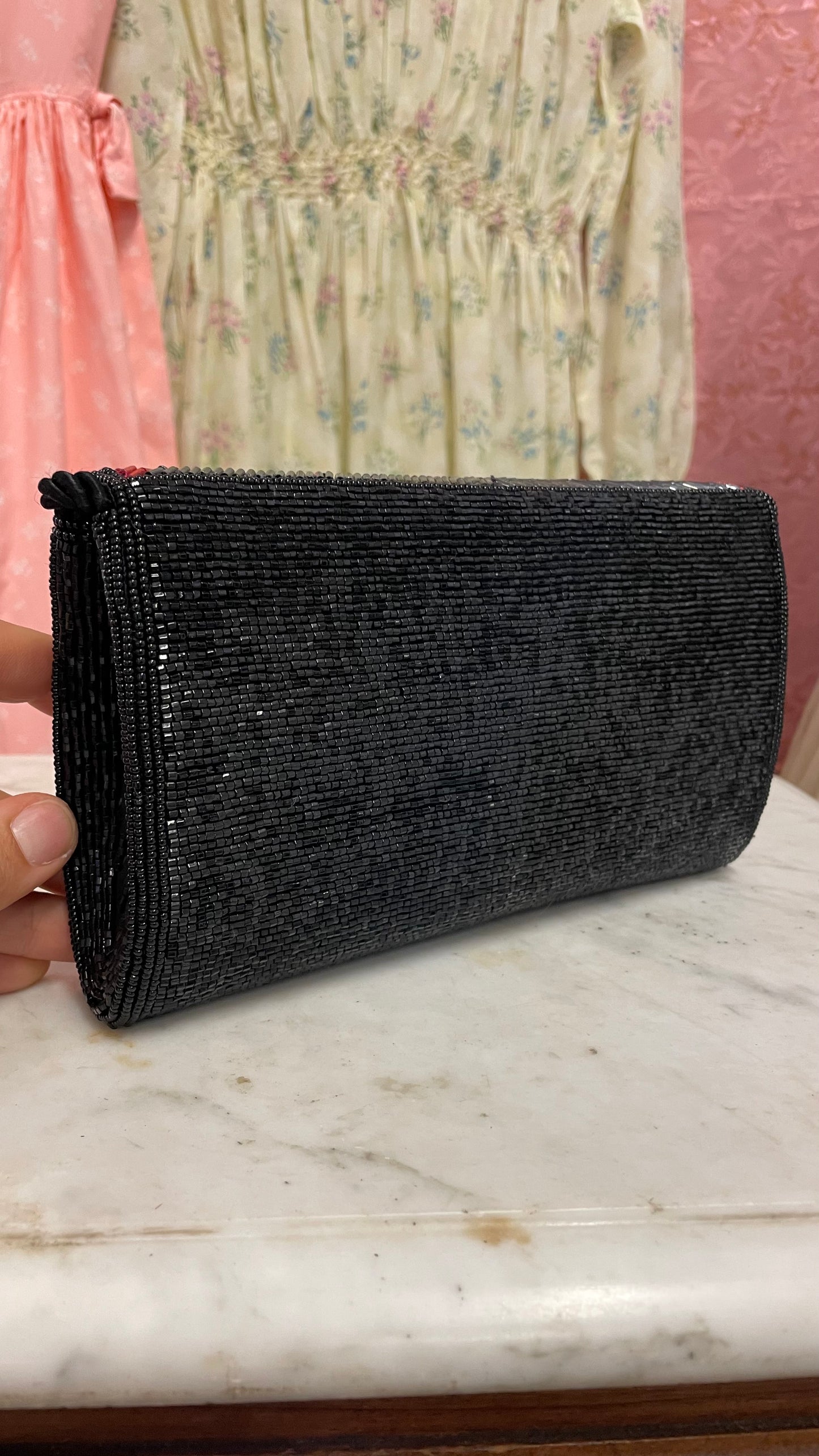 Borsetta anni 80 ricamata con perline