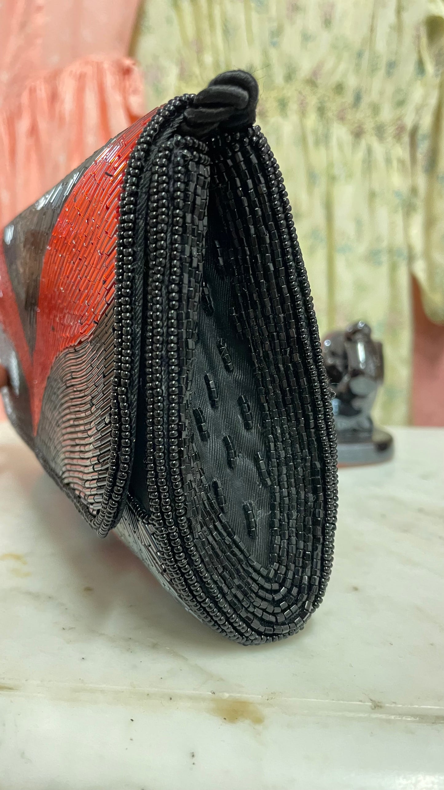 Borsetta anni 80 ricamata con perline