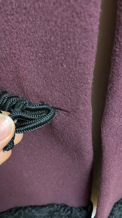 Giacca in lana sartoriale con bordatura in Astrakan nero