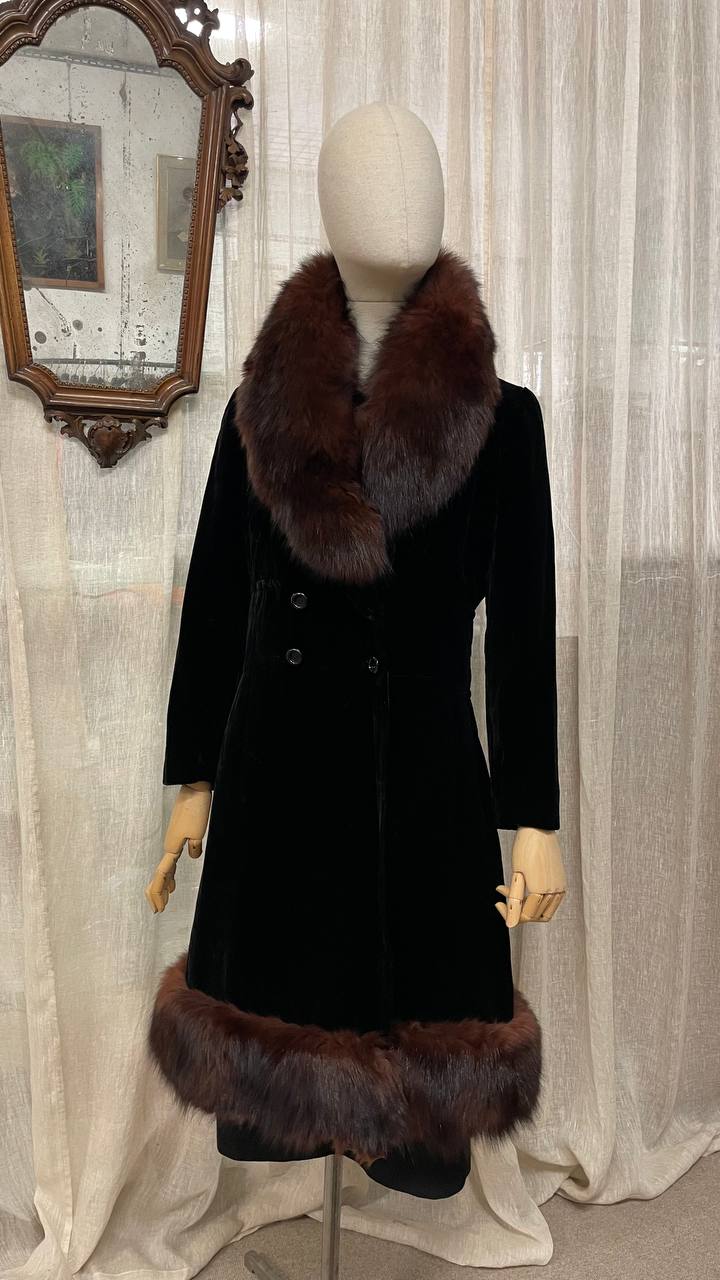 Cappotto fine anni 50 in velluto nero mod.zarina con bordi in pelliccia - tg.xs/s