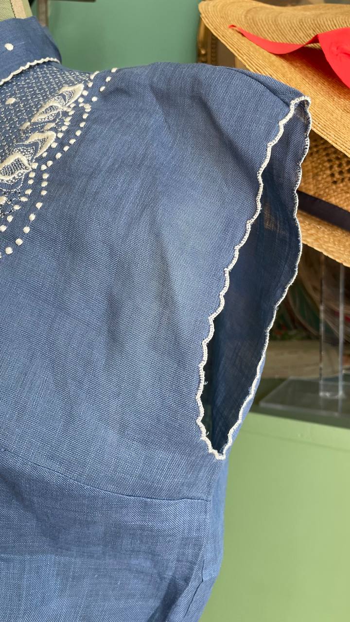 Blusa smanicata anni 50 deadstock in lino ricamata a mano - tg.M/L