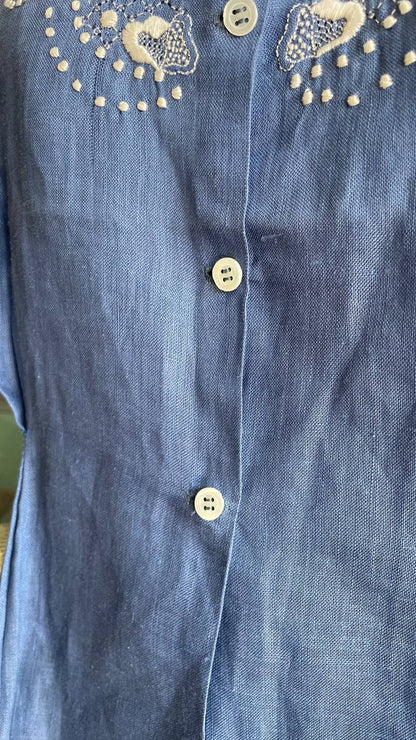 Blusa smanicata anni 50 deadstock in lino ricamata a mano - tg.M/L